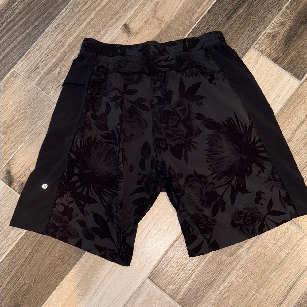 Men's Lululemon old school Black Floral Shorts L unlined